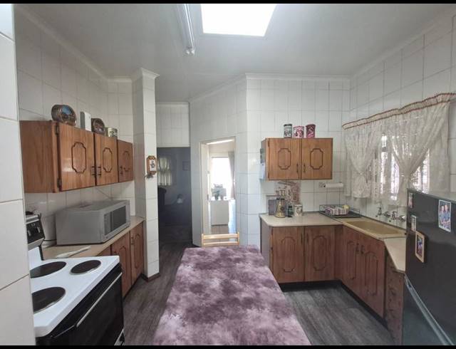 2 BEDROOM TOWNHOUSE FOR SALE IN VANDERBIJLPARK CW 6